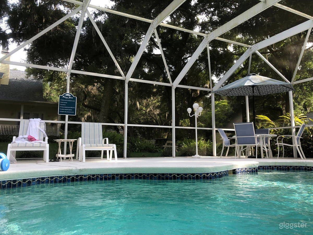 Luxurious Pool with Breathtaking Views Photo 1