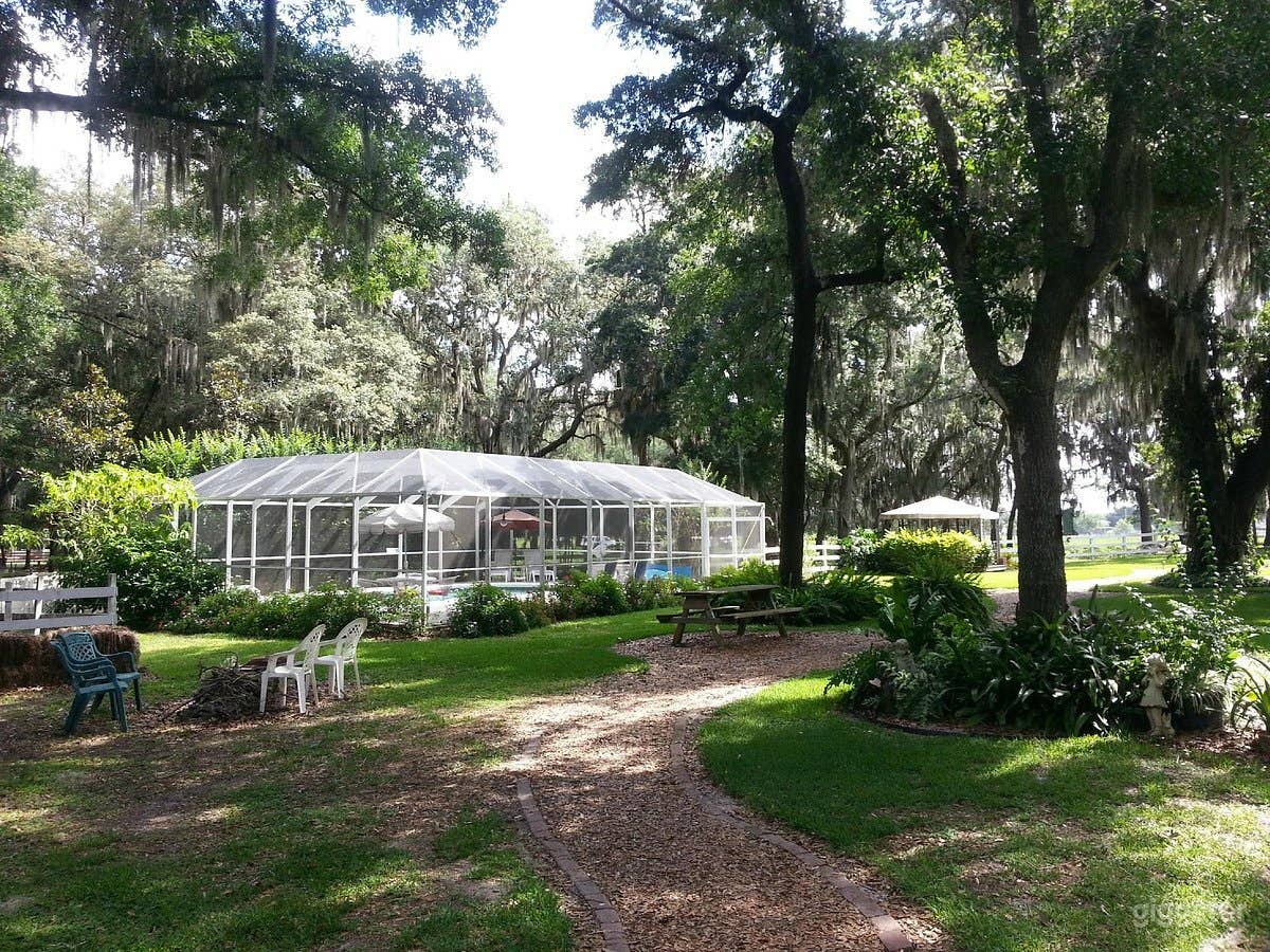 Luxurious Pool with Breathtaking Views Photo 3