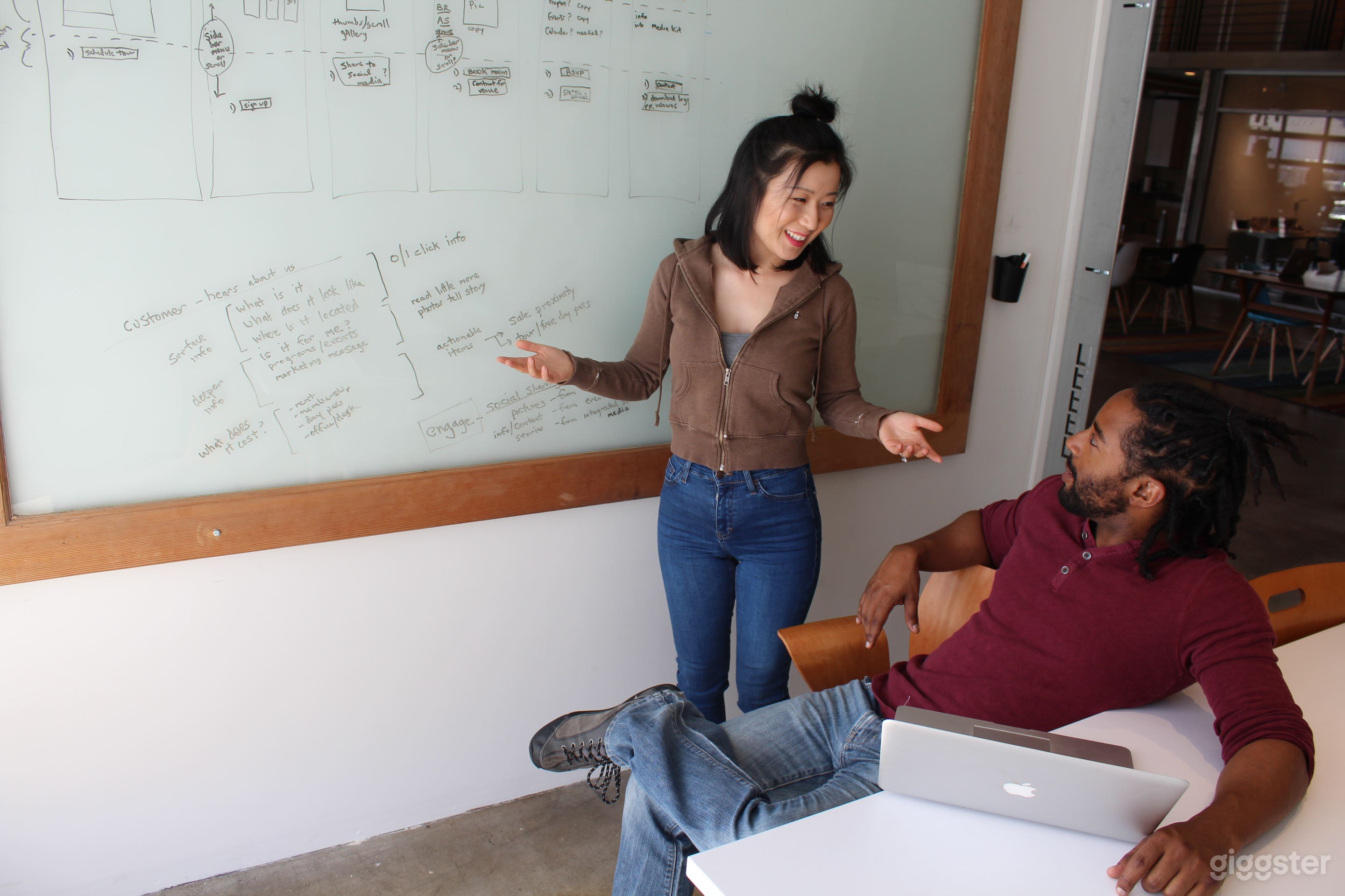 Modern Bright Private Meeting Room for 10 with AC Photo 4