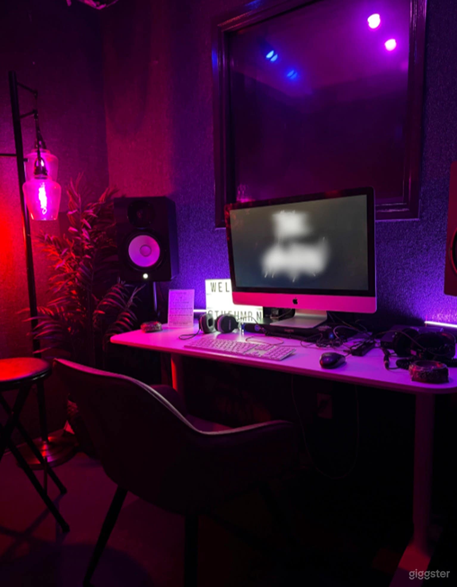 Cozy, Budget-Friendly Production Room in Burbank Photo 1