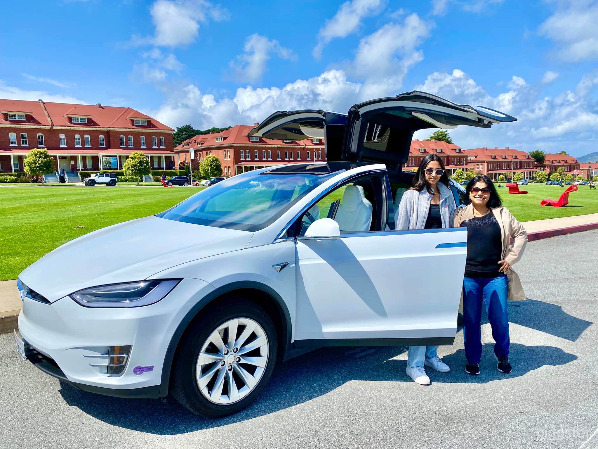 All-White Tesla Model X  Photo 4