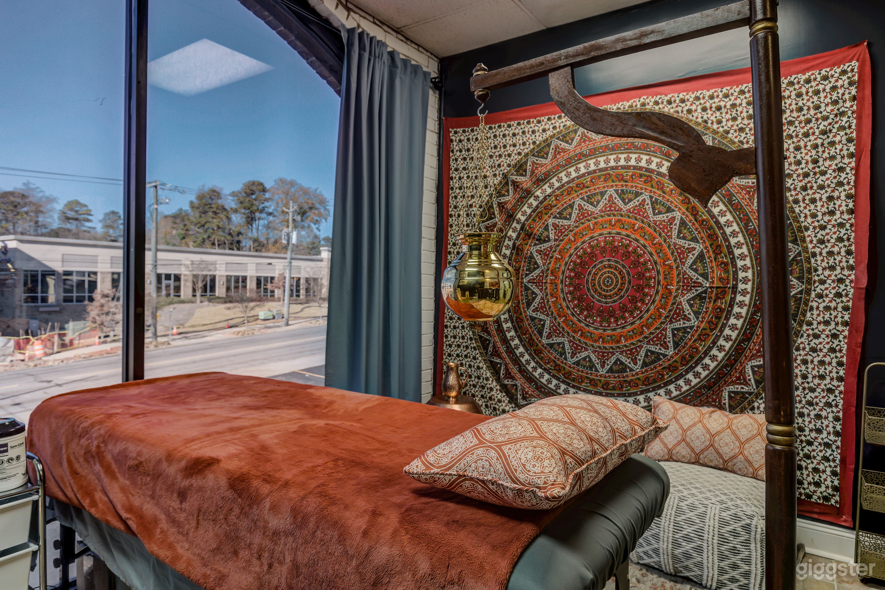 Simplistic Serenity Suite Photo 3