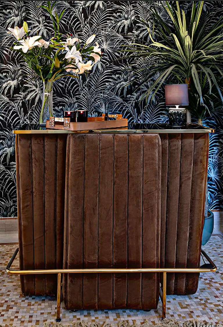  Luxury Spa Suite- Couples Treatment Rooms, Sauna and Steam 