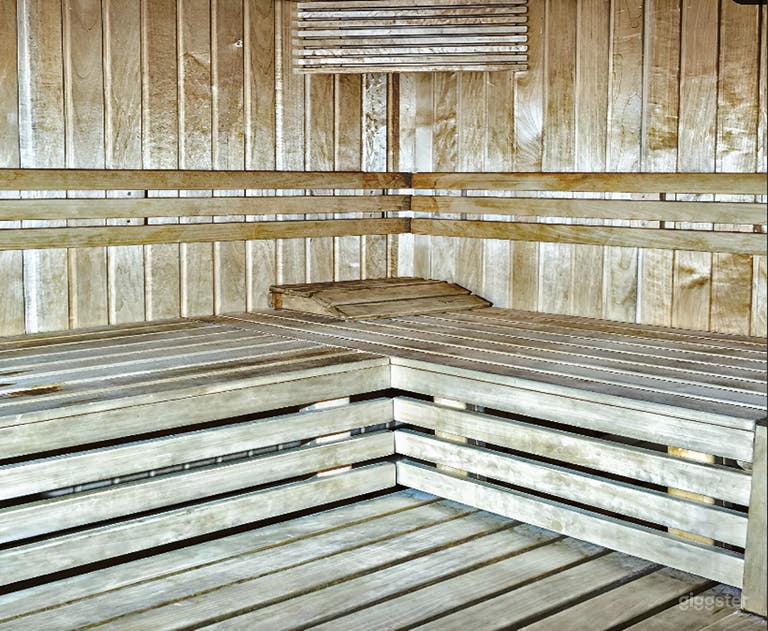  Luxury Spa Suite- Couples Treatment Rooms, Sauna and Steam 