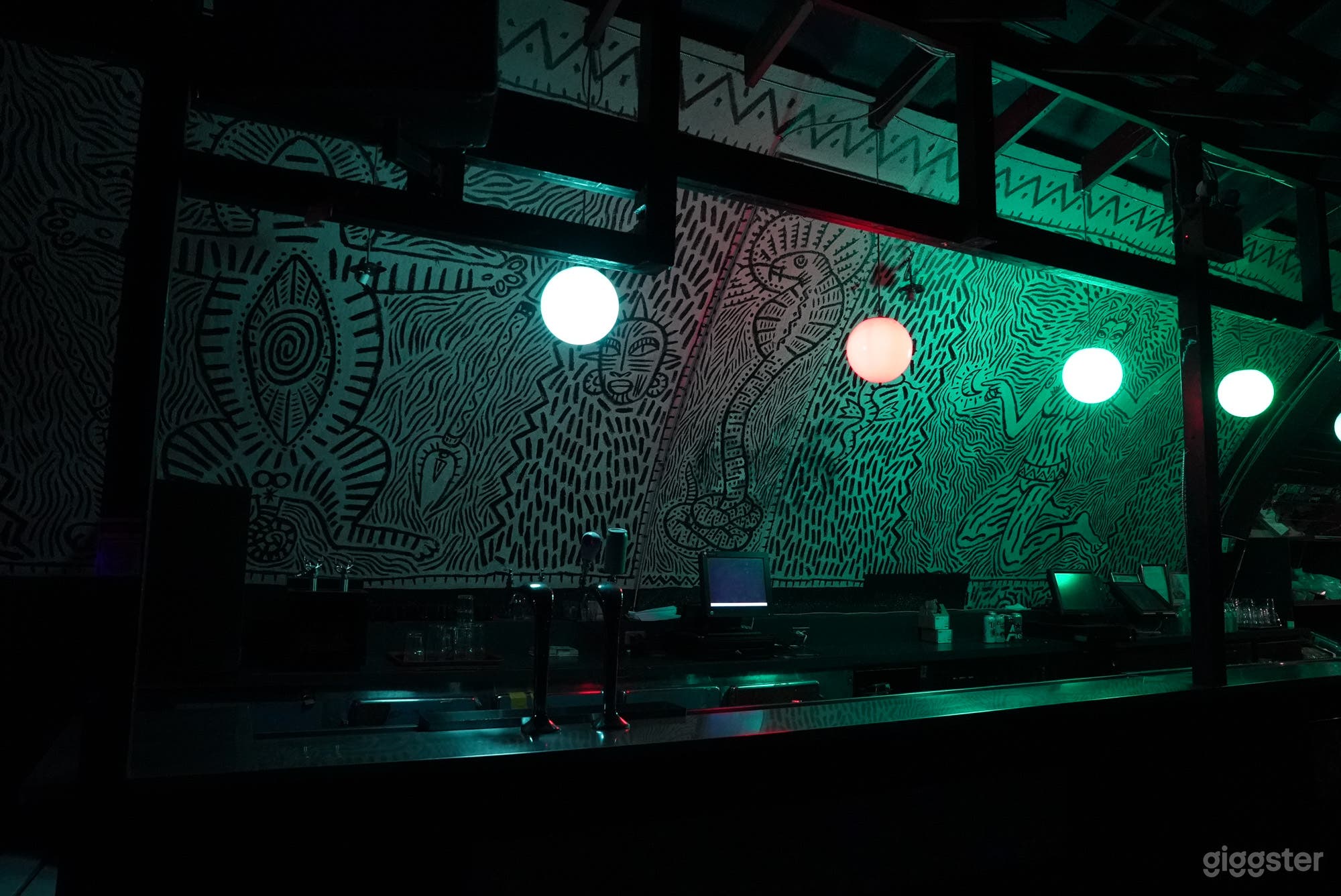 Cave Night Club and Bar Photo 2