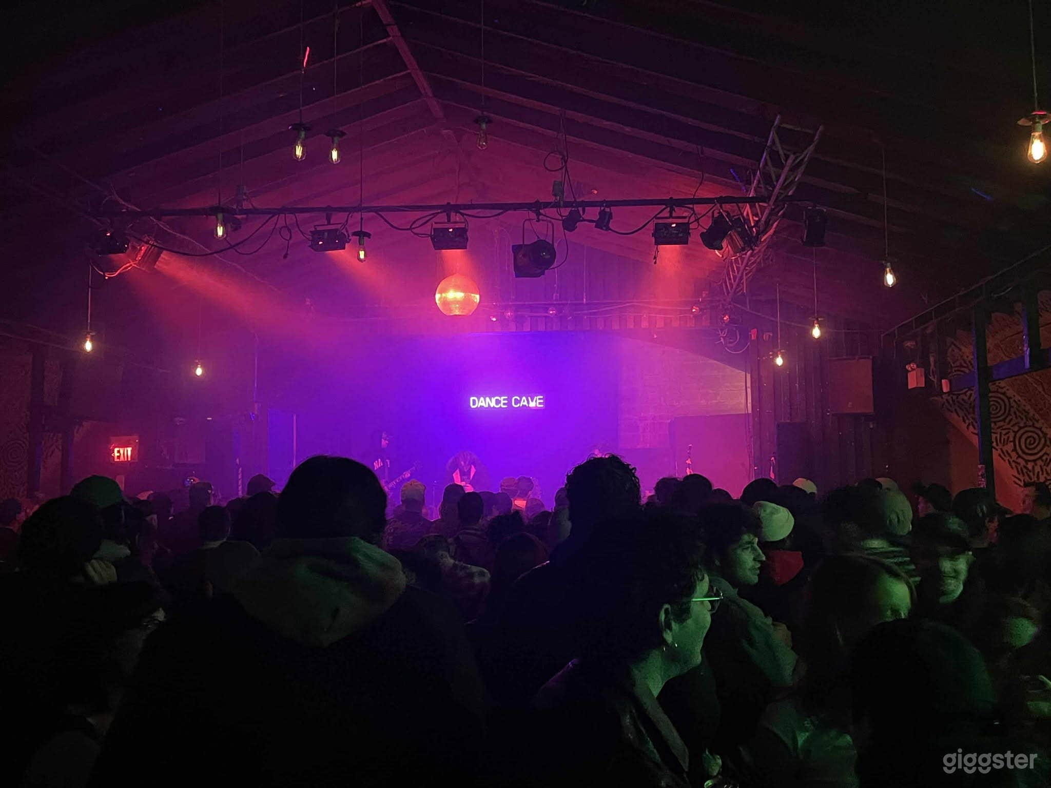 Cave Night Club and Bar Photo 3