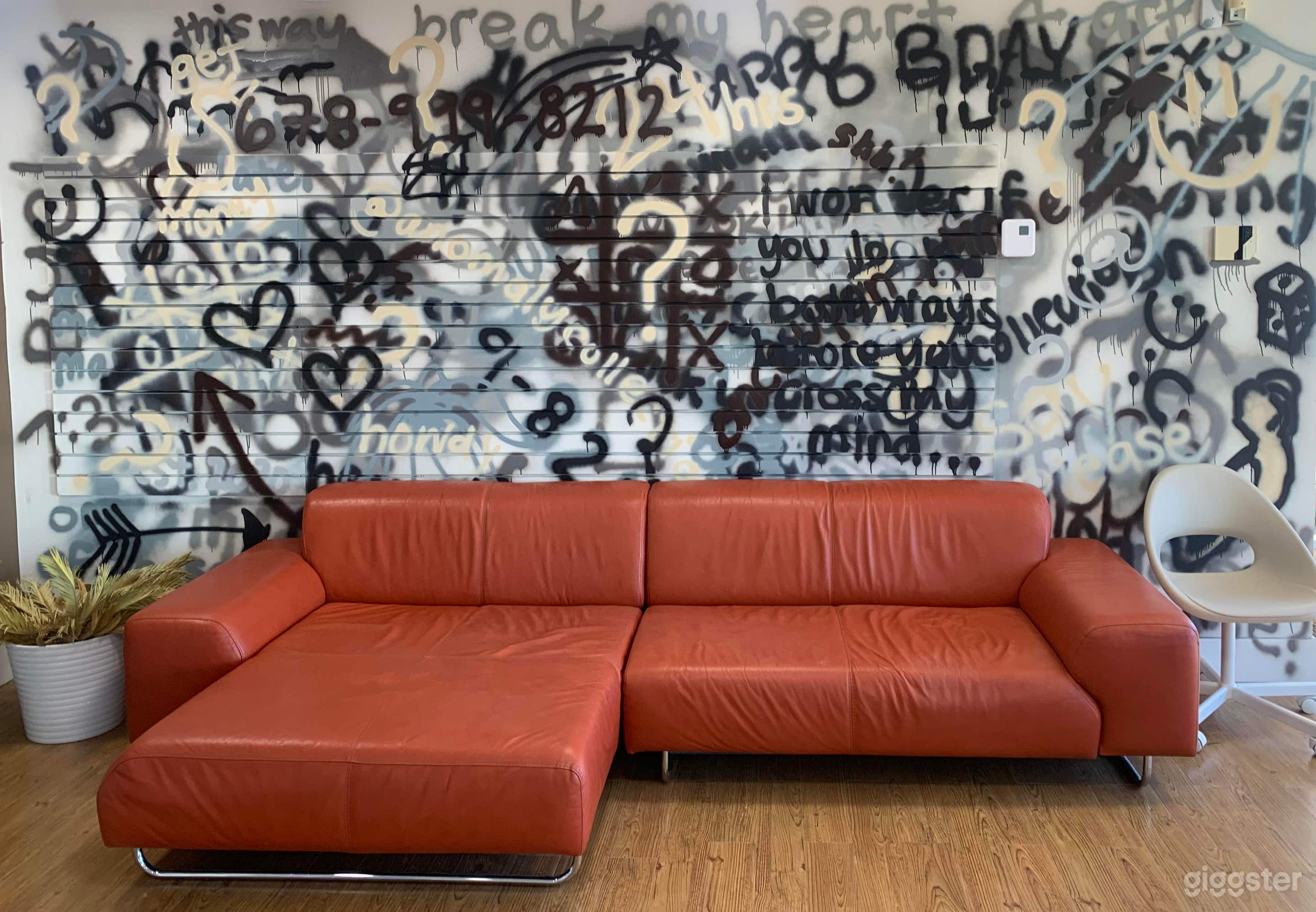 Fun &amp;amp; Versatile Creative Studio Photo 1