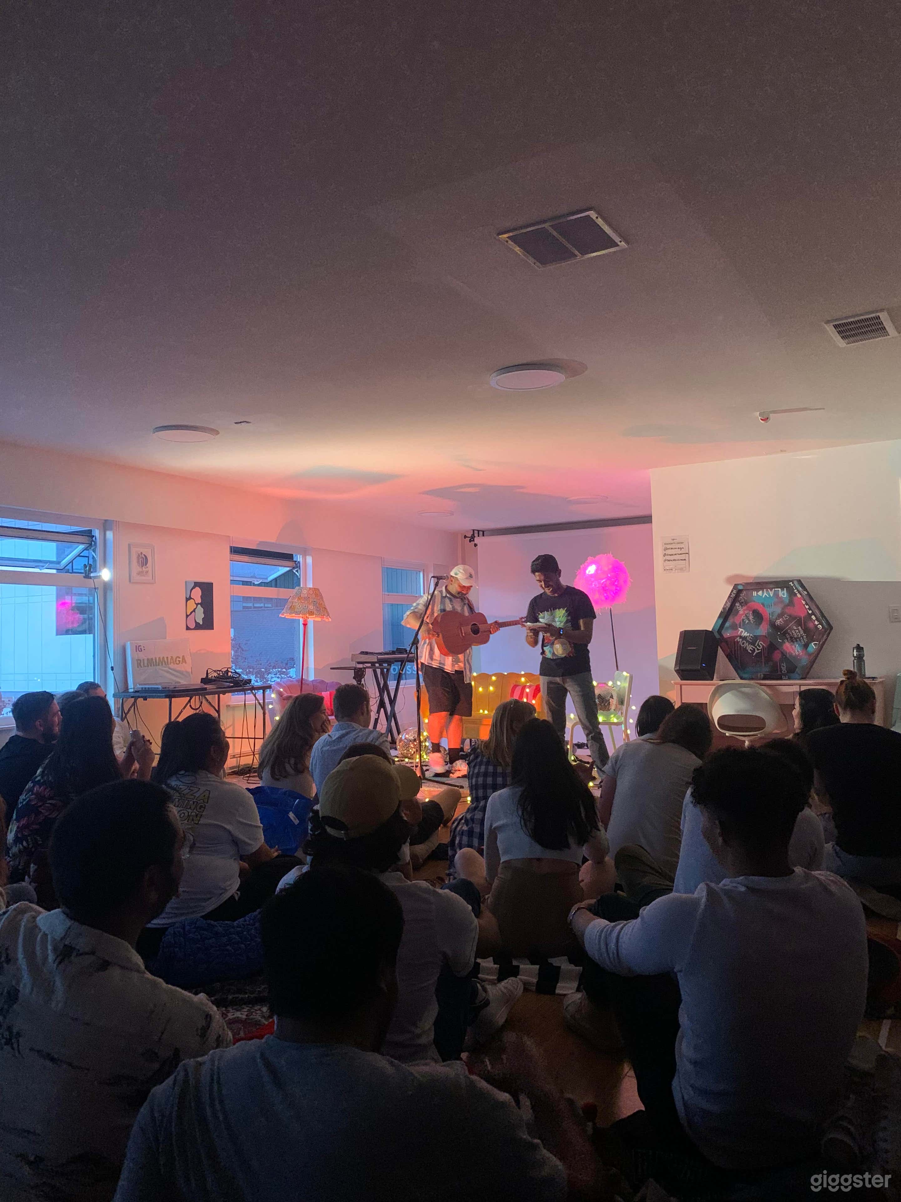 Fun &amp;amp; Versatile Creative Studio Photo 4