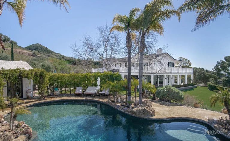  VIVID RANCH ESTATE: POOL, MOUNTAINS & ARTFUL COLOR 