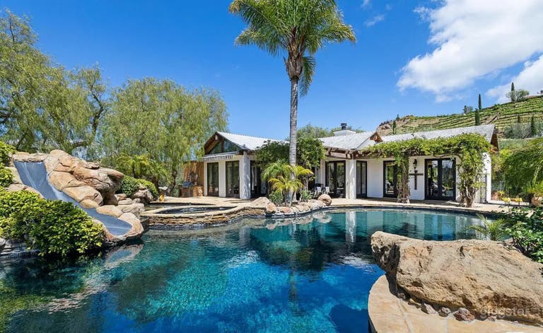  VIVID RANCH ESTATE: POOL, MOUNTAINS & ARTFUL COLOR 