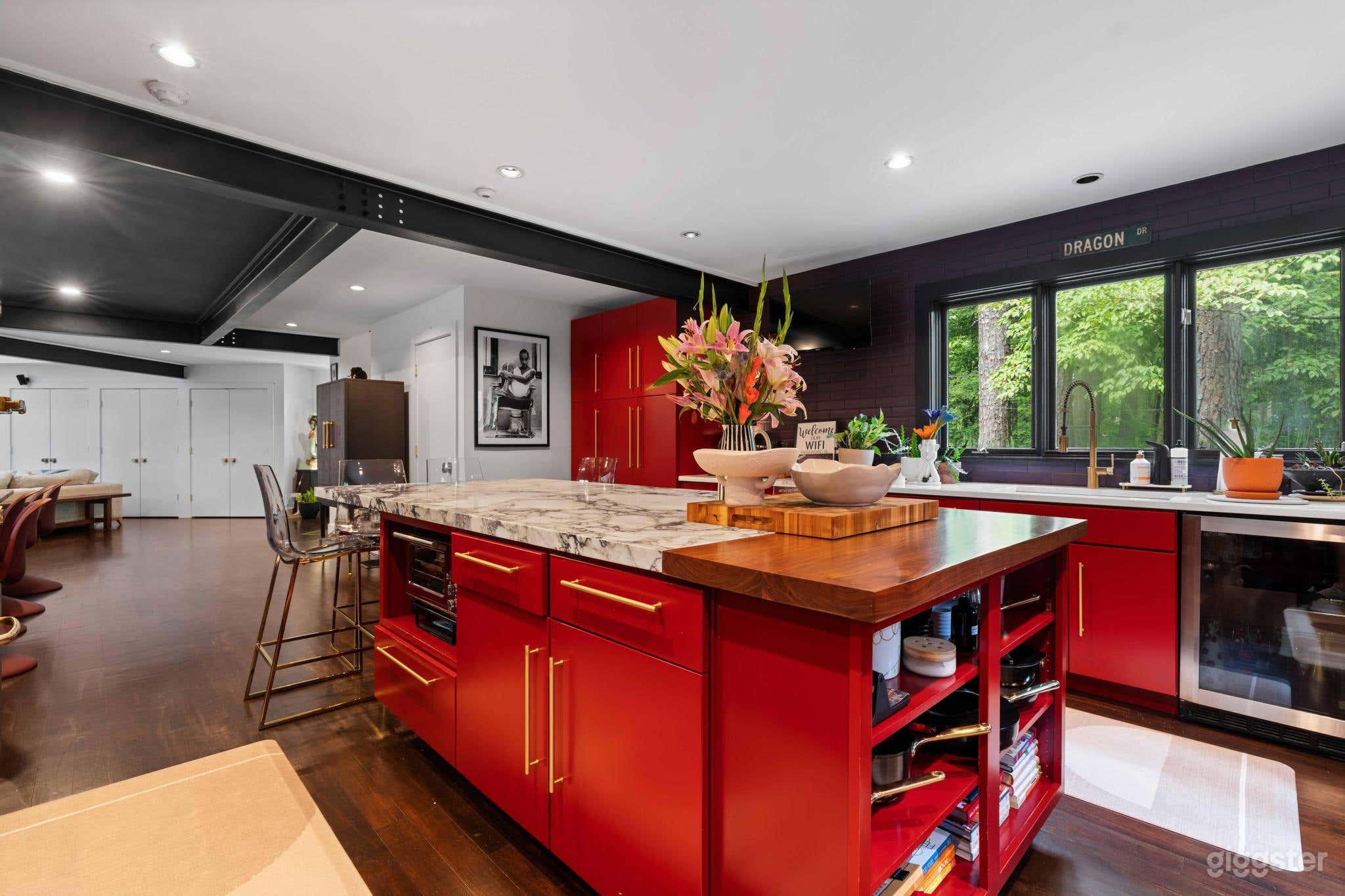 House Only Rental: Huge Modern Bohemian Mansion Photo 4