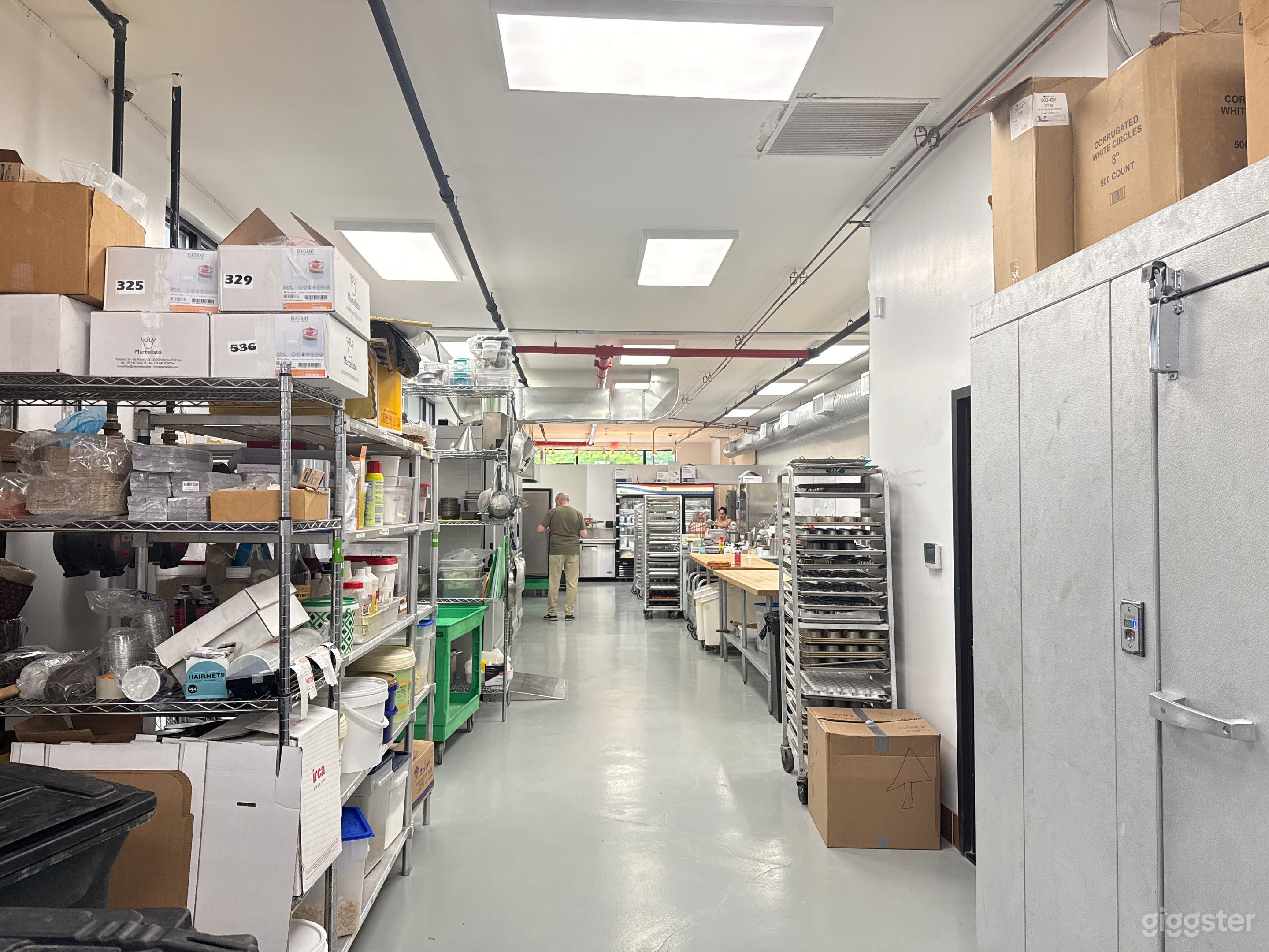 Fully Equipped Modern Pastry Kitchen in Lic :) Photo 2