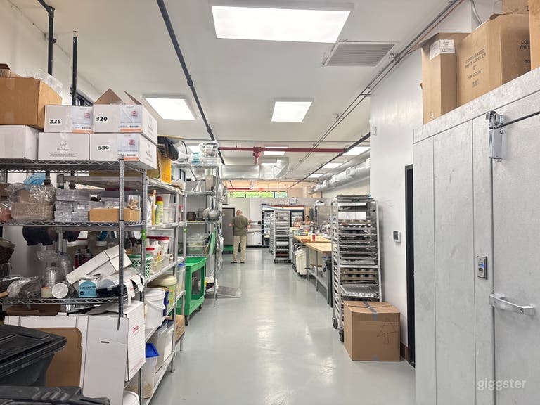  Fully Equipped Modern Pastry Kitchen in Lic :) 