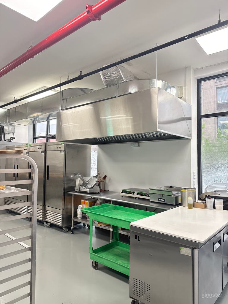  Fully Equipped Modern Pastry Kitchen in Lic :) 