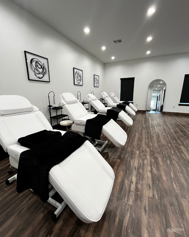  Treatment/ Demo Area - 6 remote adjustable spa beds with correlating spa carts and spa floor lamps. Blankets included for use by treatment models. 