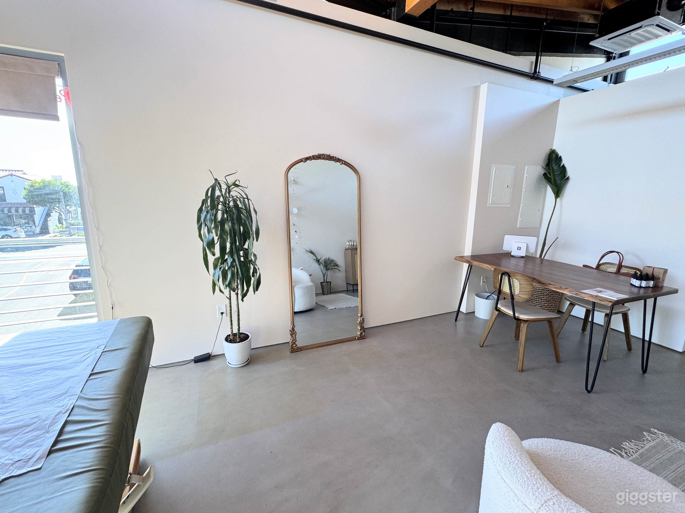 Coastal Studio with Ocean View – Manhattan Beach Photo 1