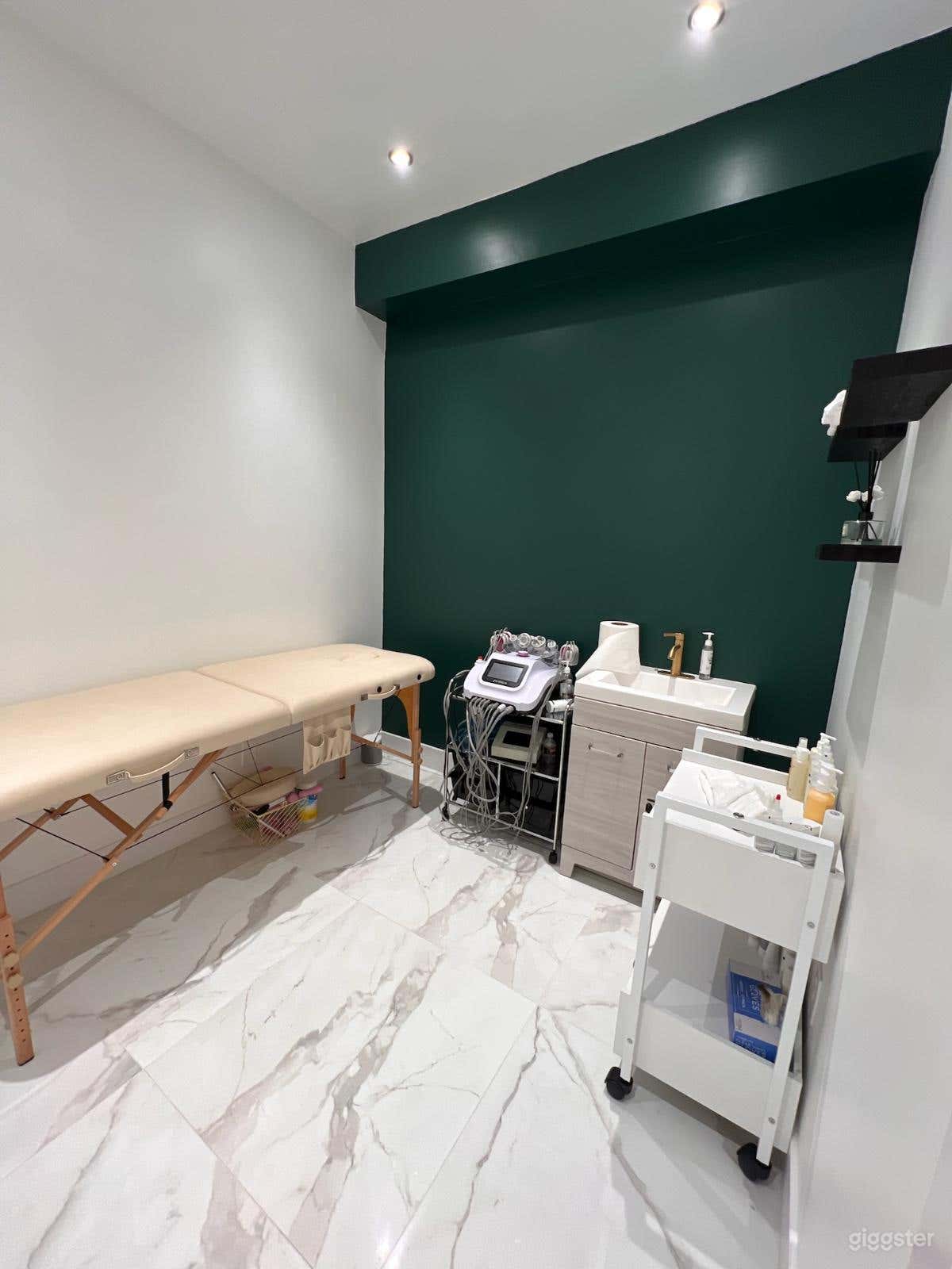 MASSAGE ROOM Photo 1