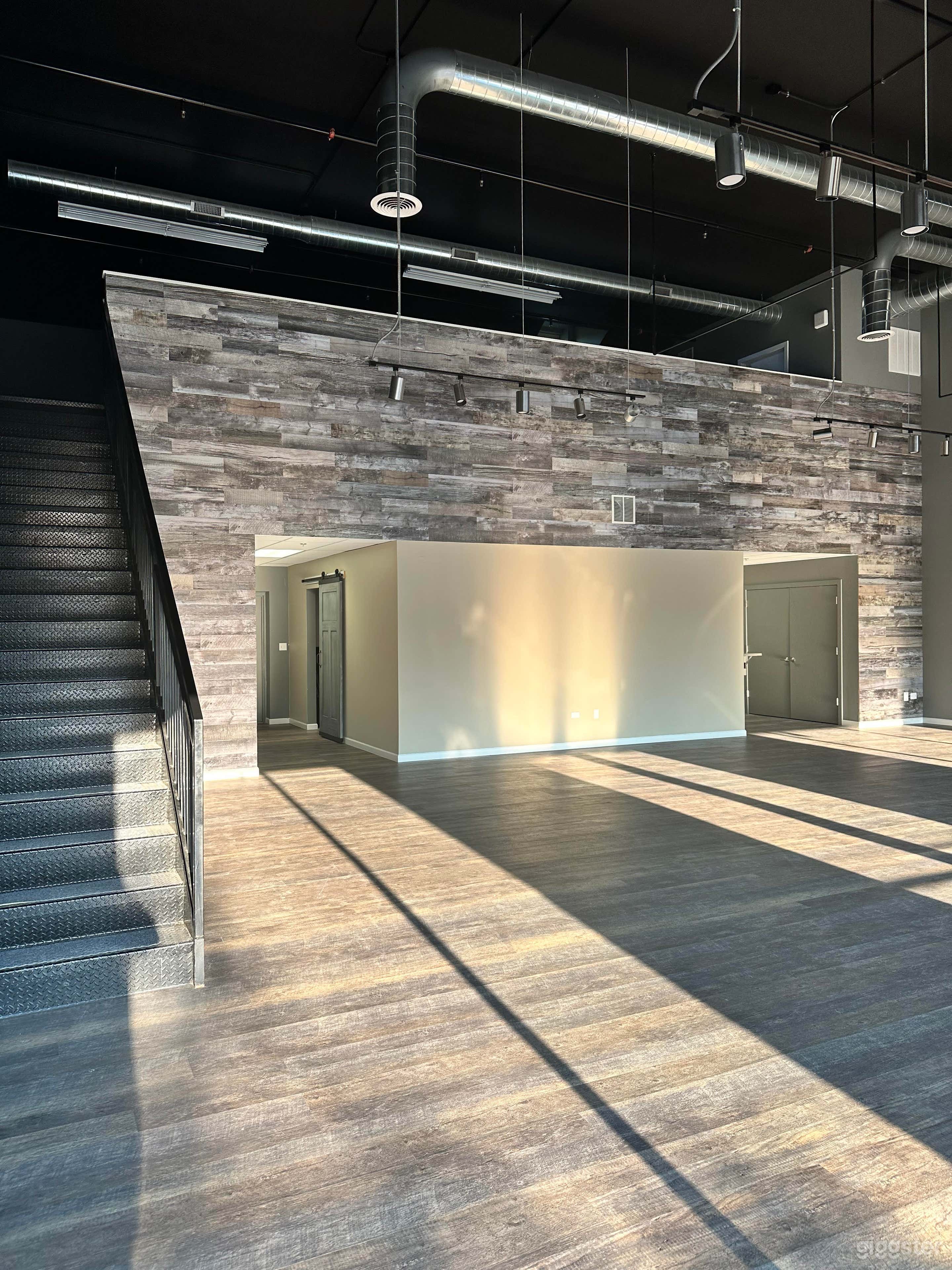 Loft Style Event Studio / Bi-level Photo 1