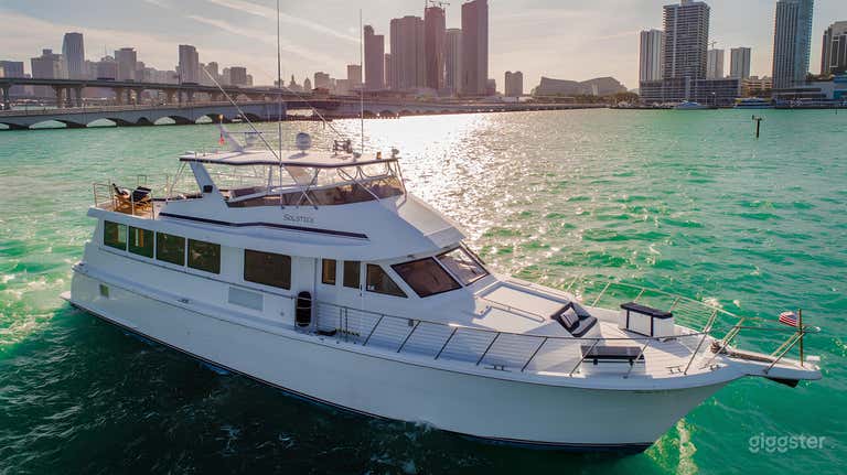  80ft Open Bar and Hors d’ oeuvres (Solstar) 