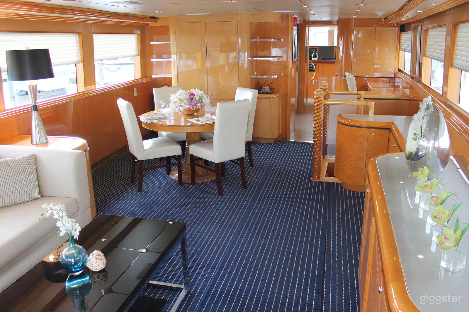 80ft Open Bar and Hors d’ oeuvres (Solstar) Photo 3