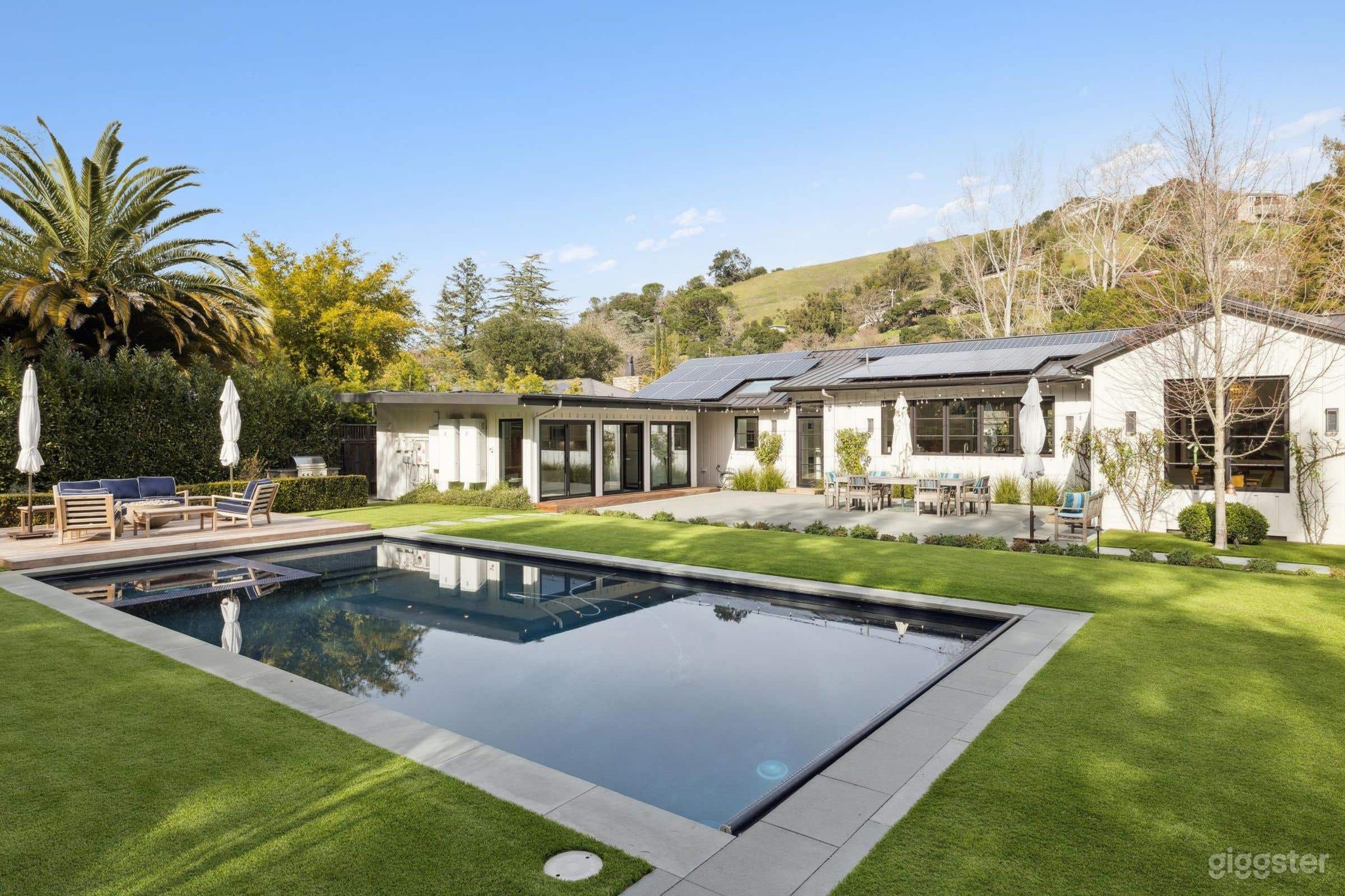 Back yard &amp; pool daytime