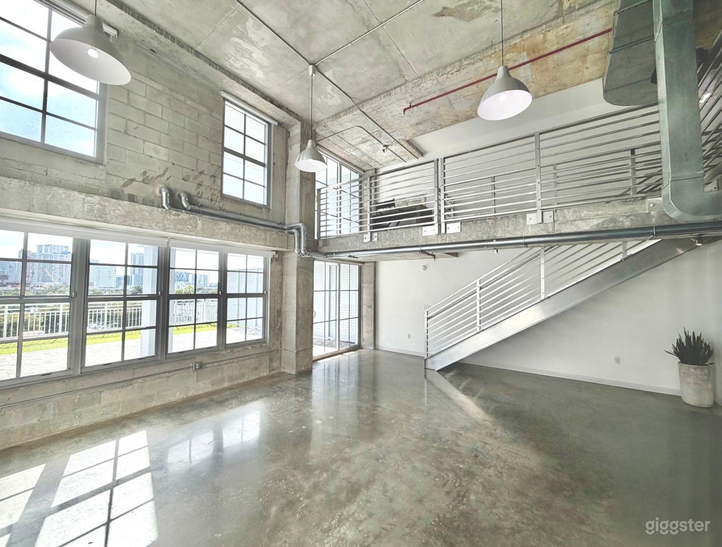 Industrial Daylight Loft & Outdoor Rooftop Wynwood Photo 4