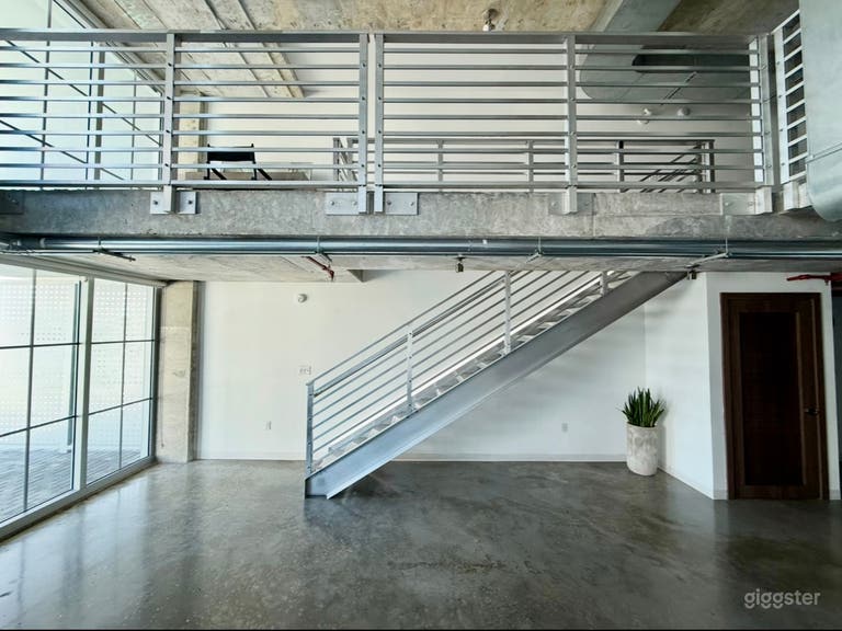  Industrial Daylight Loft in Wynwood with Outdoor rooftop 