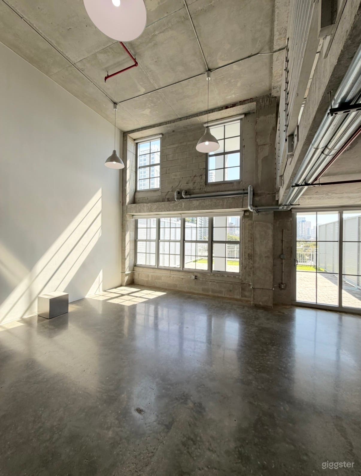 Industrial Daylight Loft & Outdoor Rooftop Wynwood Photo 2