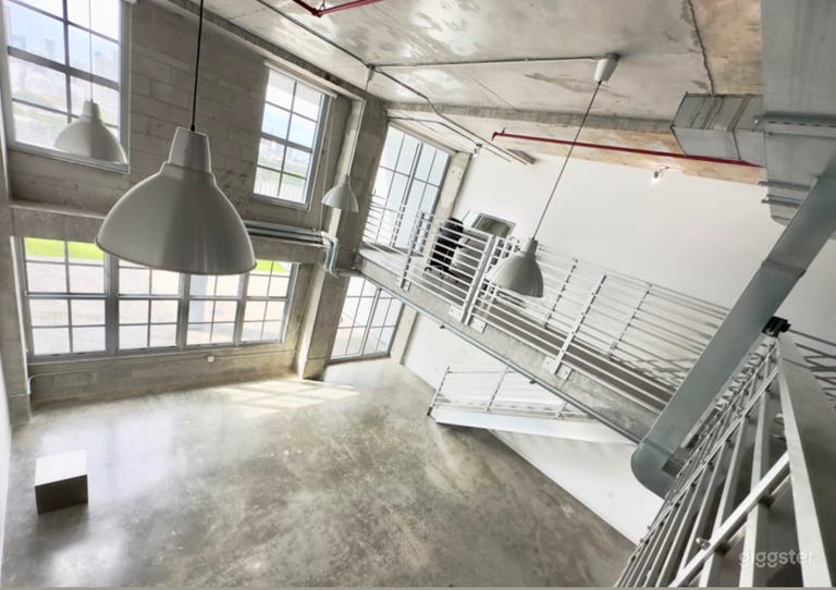  Industrial Daylight Loft in Wynwood with Outdoor rooftop 