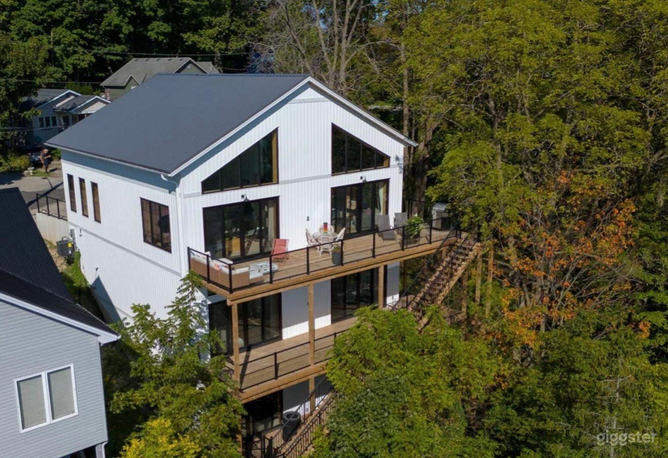 Modern, bright, lake view with vaulted ceilings  Photo 1