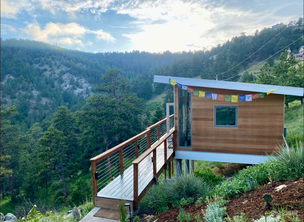 Mountain View Sun-filled Studio Photo 2