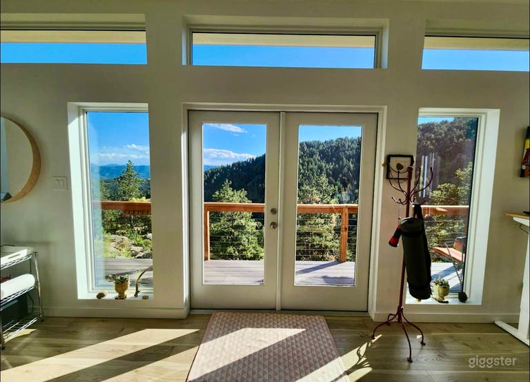  Mountain View Sun-filled Studio 