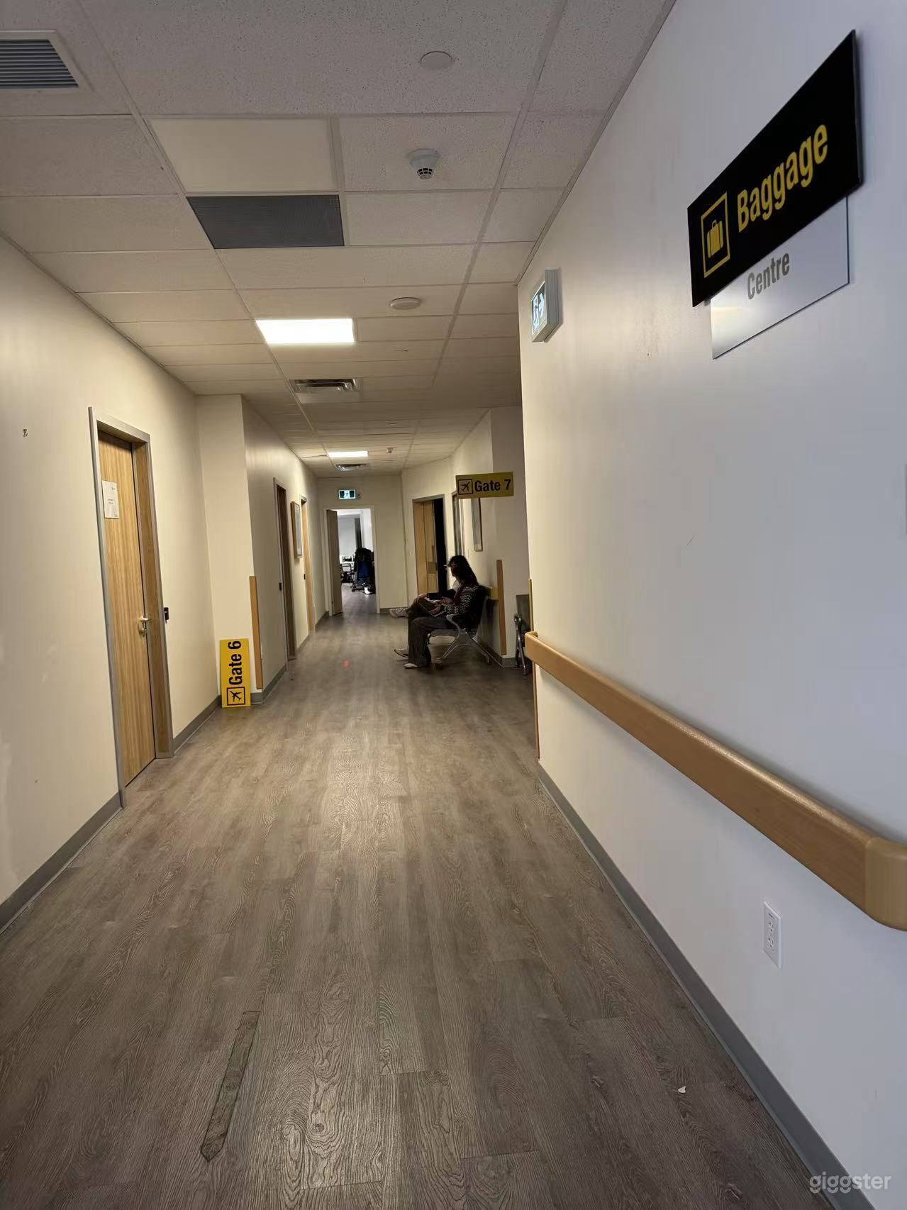 Medical / Health clinic (Hospital) and airport  Photo 3