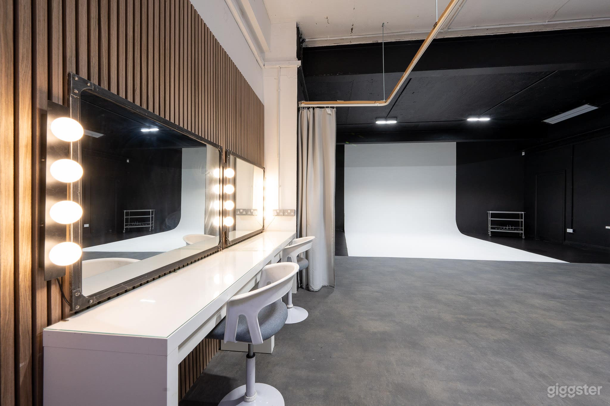 Studio 4 - Grey Concrete Floor Photo 4