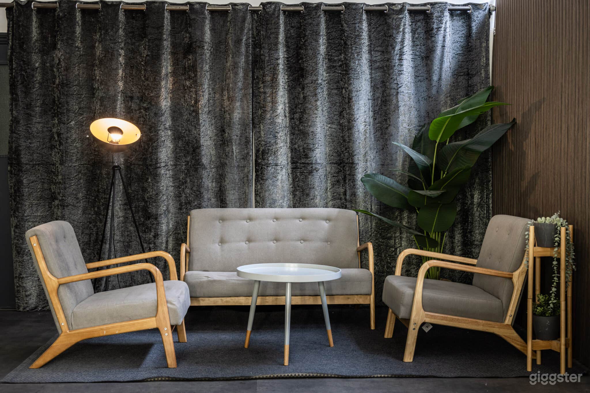 Studio 4 - Grey Concrete Floor Photo 3