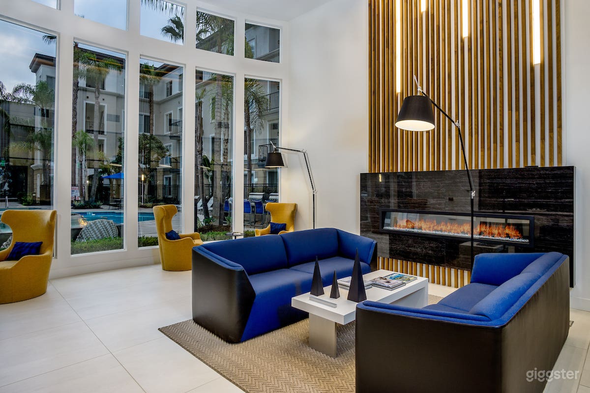 Bright, Classy Lounge in Del Rey Photo 4