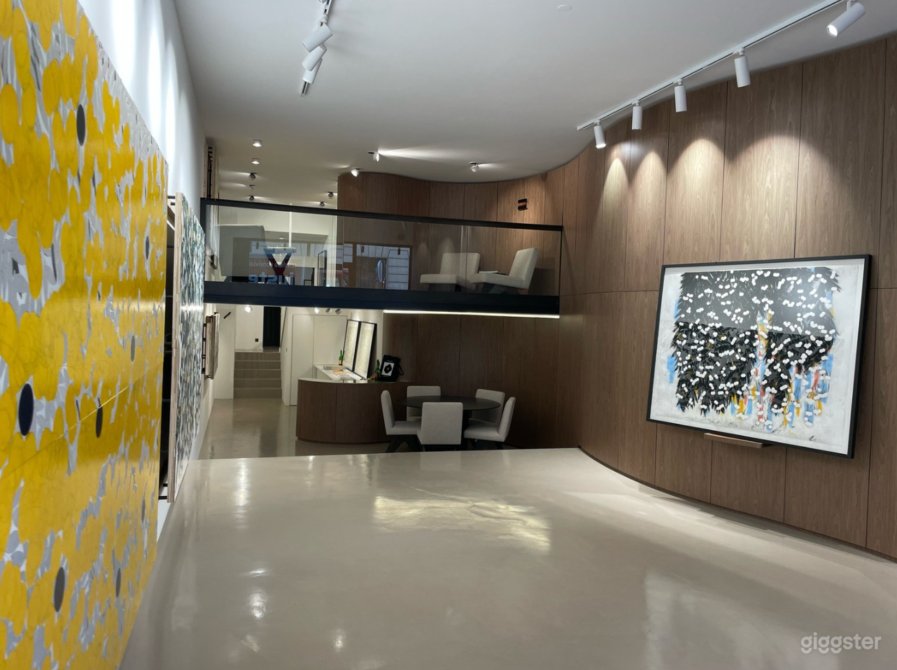 Elegant Contemporary Parisian Gallery Photo 3