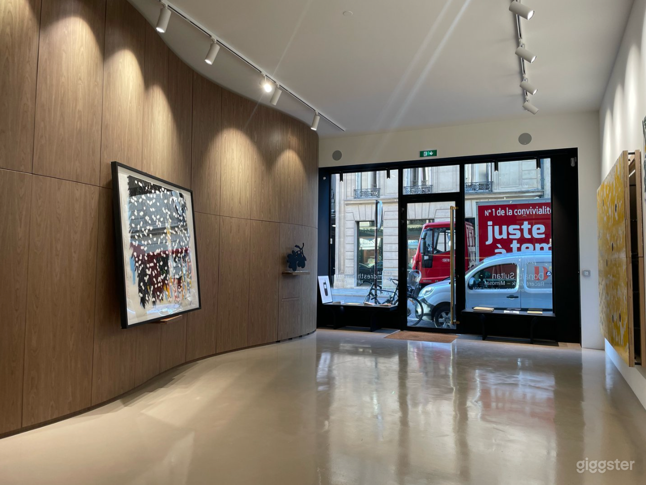 Elegant Contemporary Parisian Gallery Photo 2