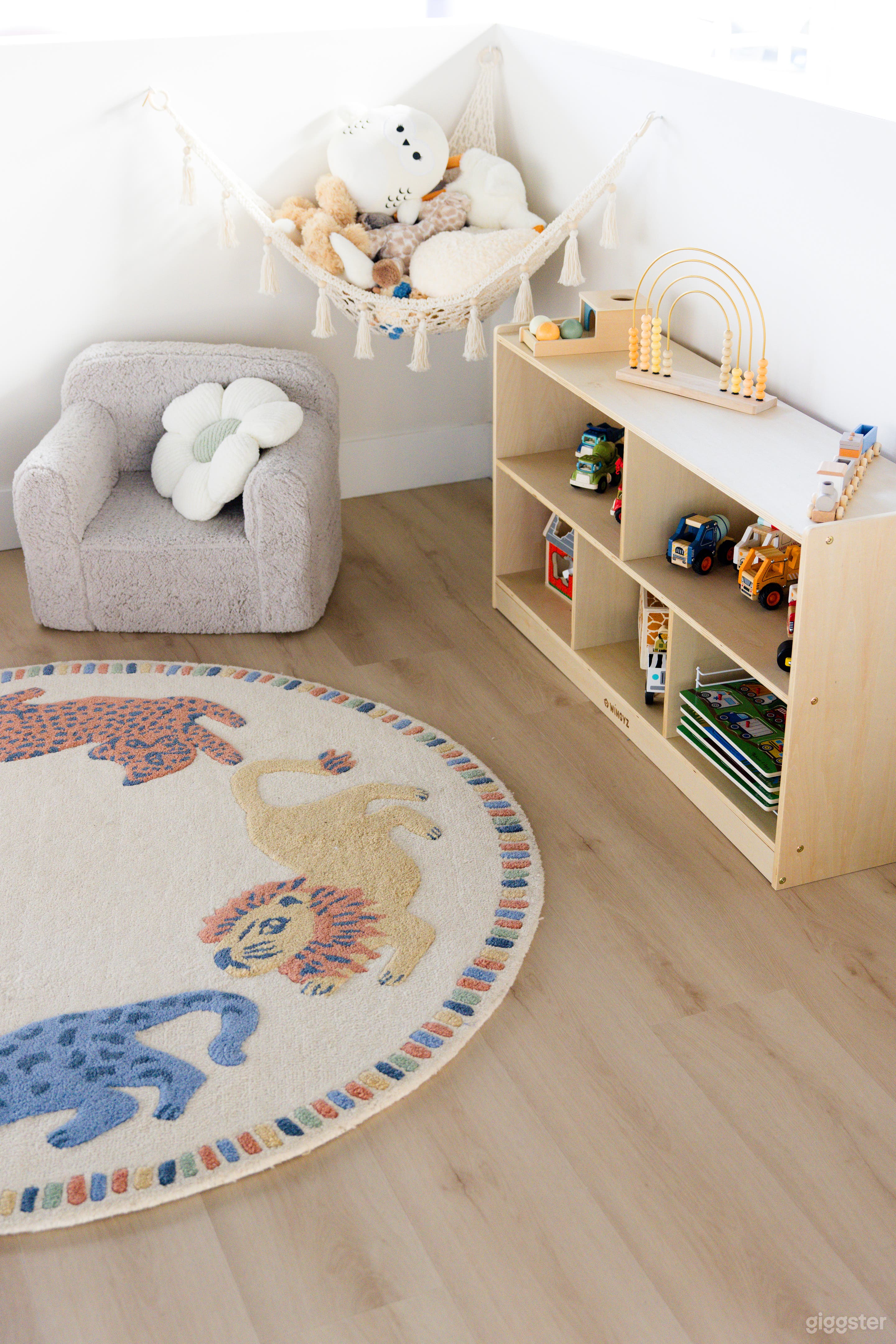 Charming Indoor Space for Parties, Playdates &amp; More Photo 2