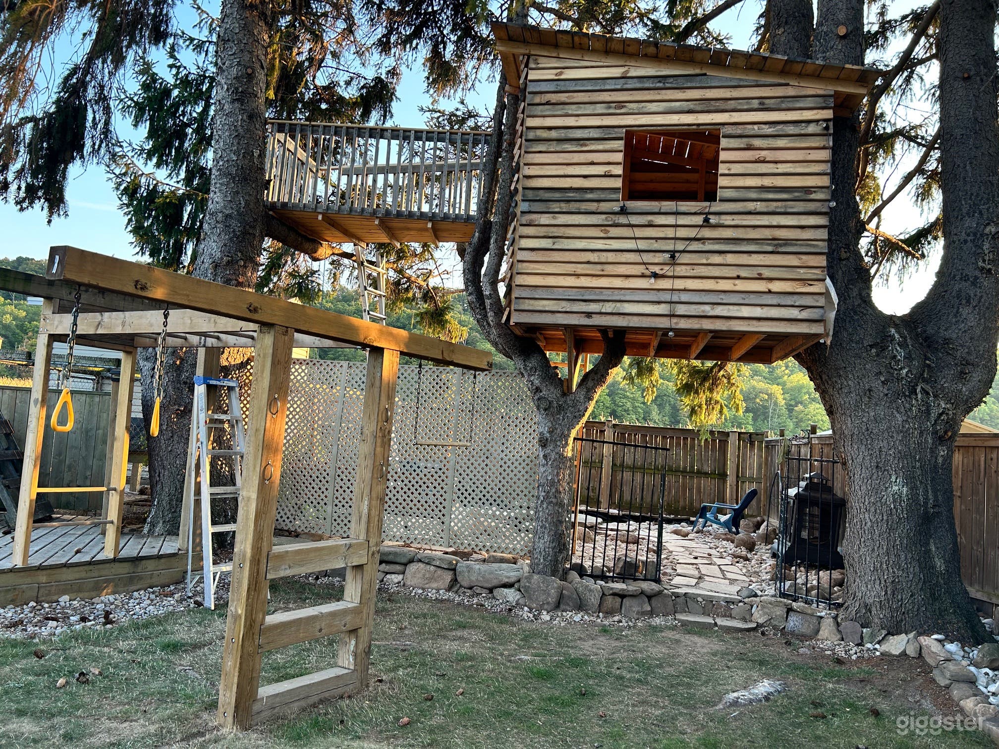 1-Acre Backyard with Treehouse, Pond &amp; Open Field Photo 4