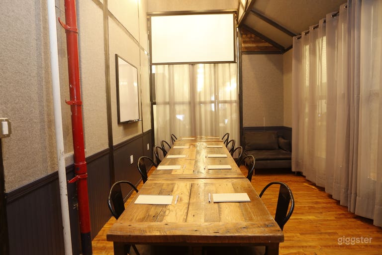  SoHo NYC Meeting Room (Library) 