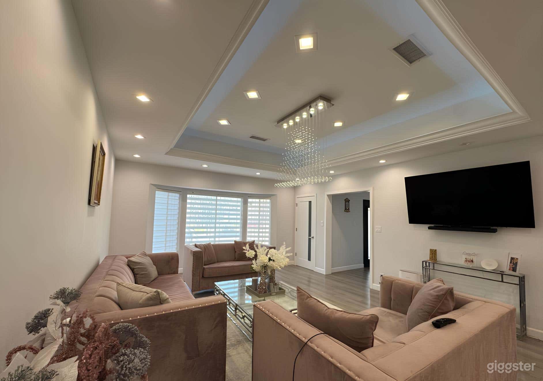 Modern and Sleek House Photo 2