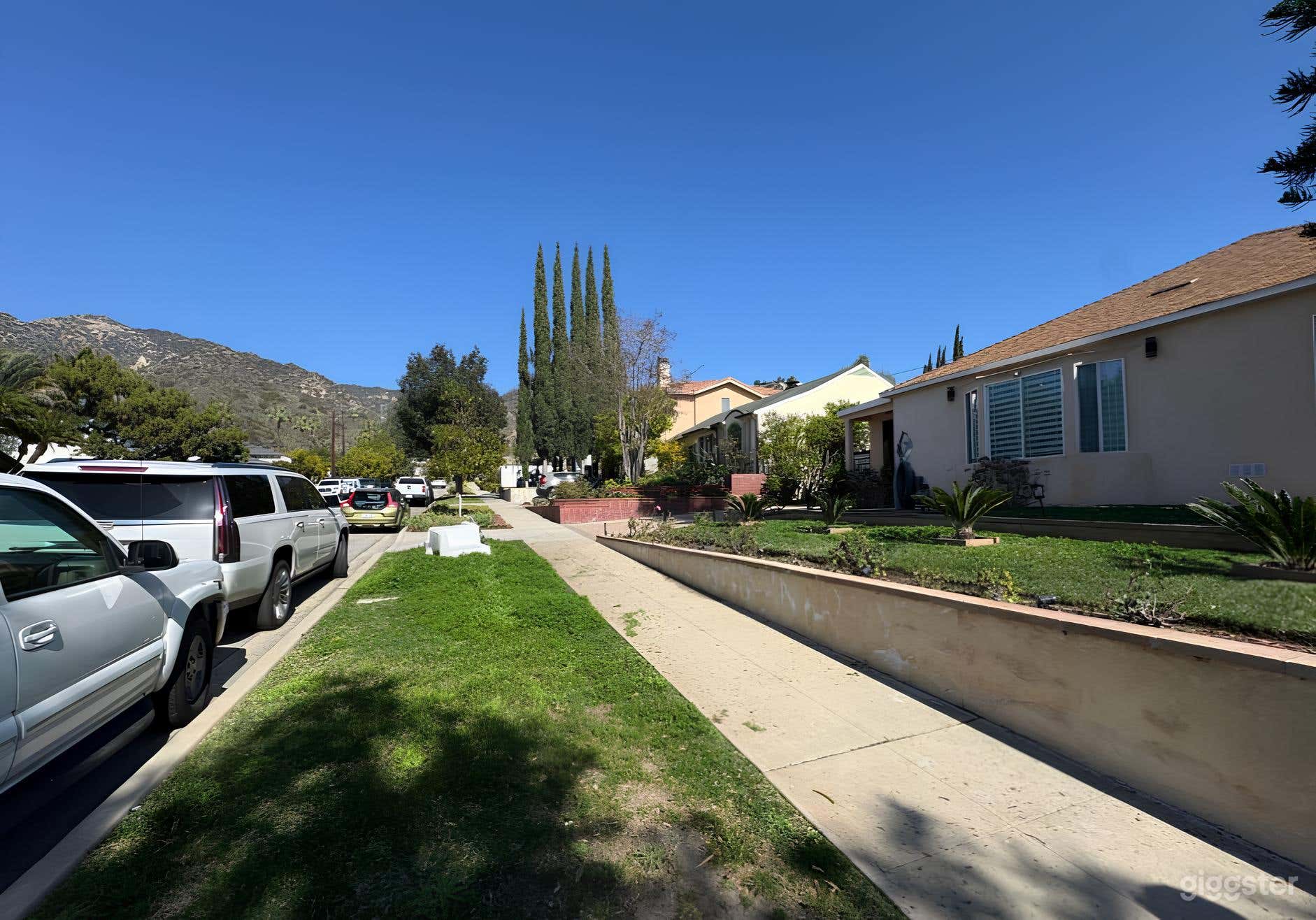 Modern and Sleek House Photo 1