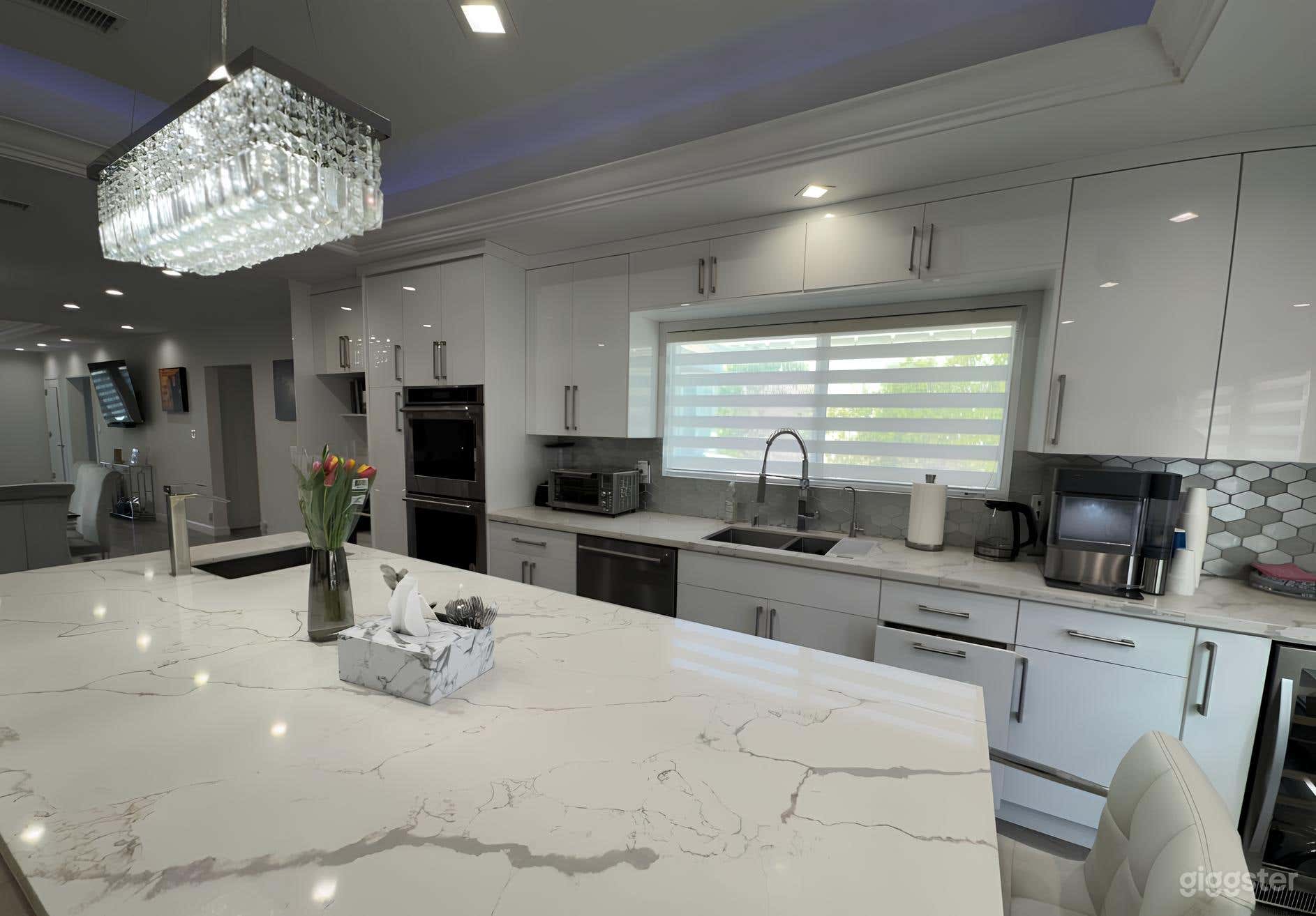 Modern and Sleek House Photo 4