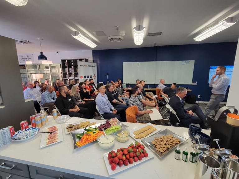  Downtown PHX Tower With Private Lounge for 15 