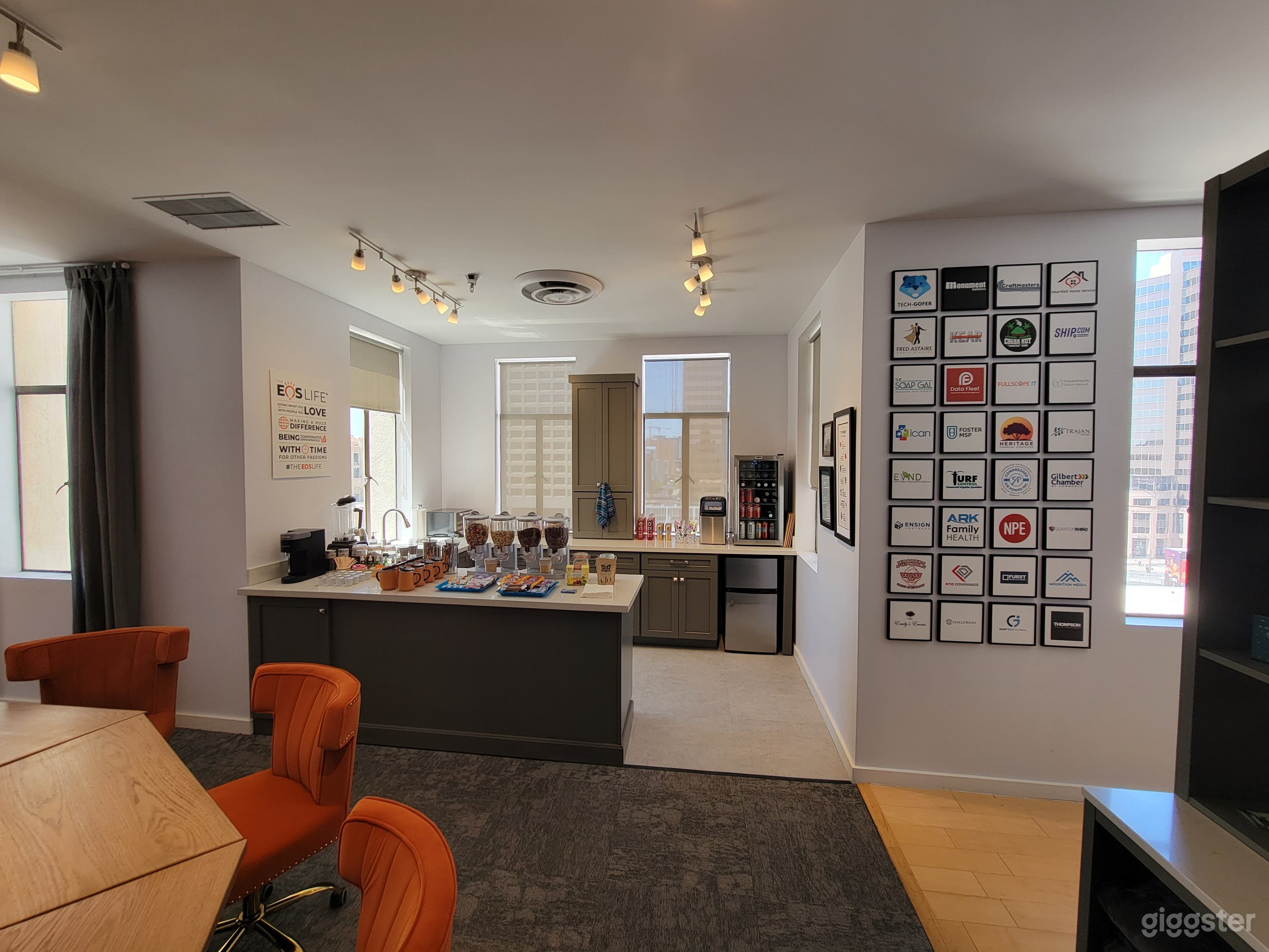 Downtown PHX Tower With Private Lounge for 15 Photo 3