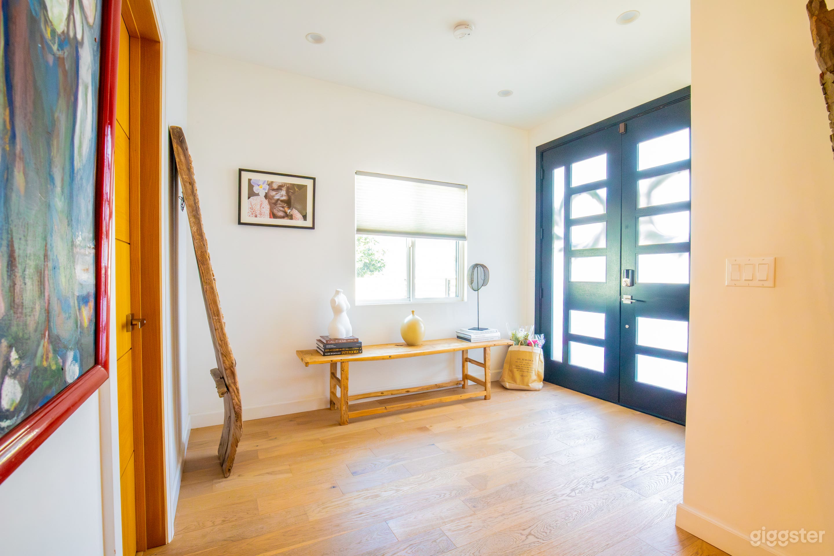 Modern and Stylish Home in Sherman Oaks Photo 2