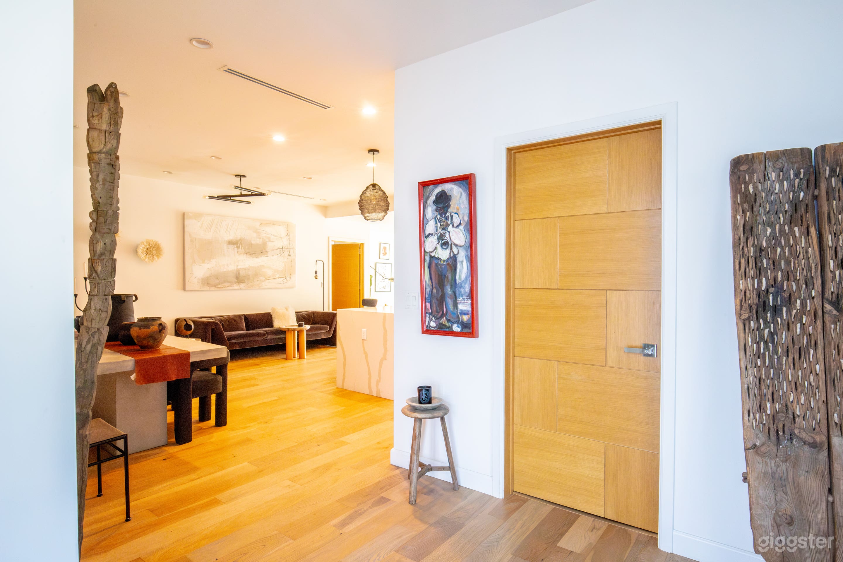 Modern and Stylish Home in Sherman Oaks Photo 3