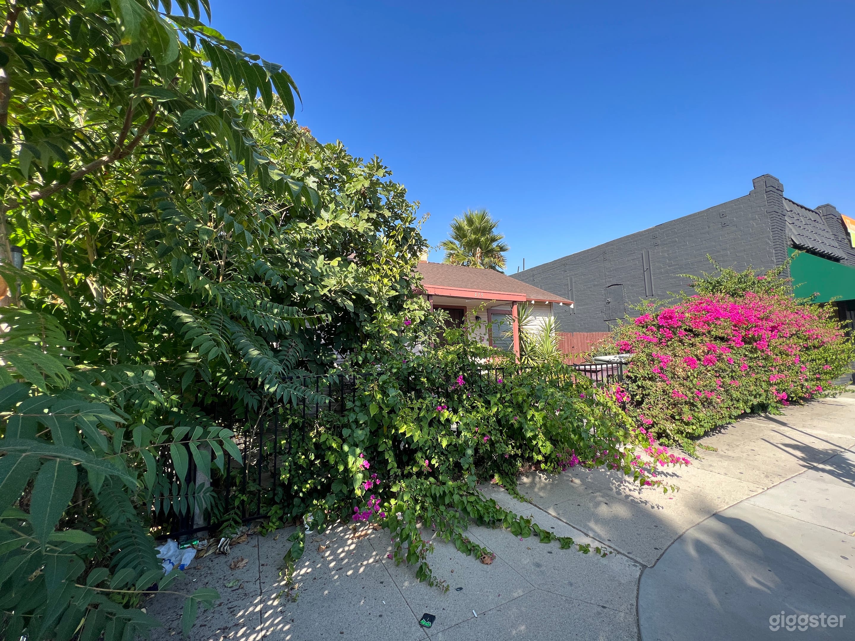 Tiny Unique House next to Starbucks shop Photo 3