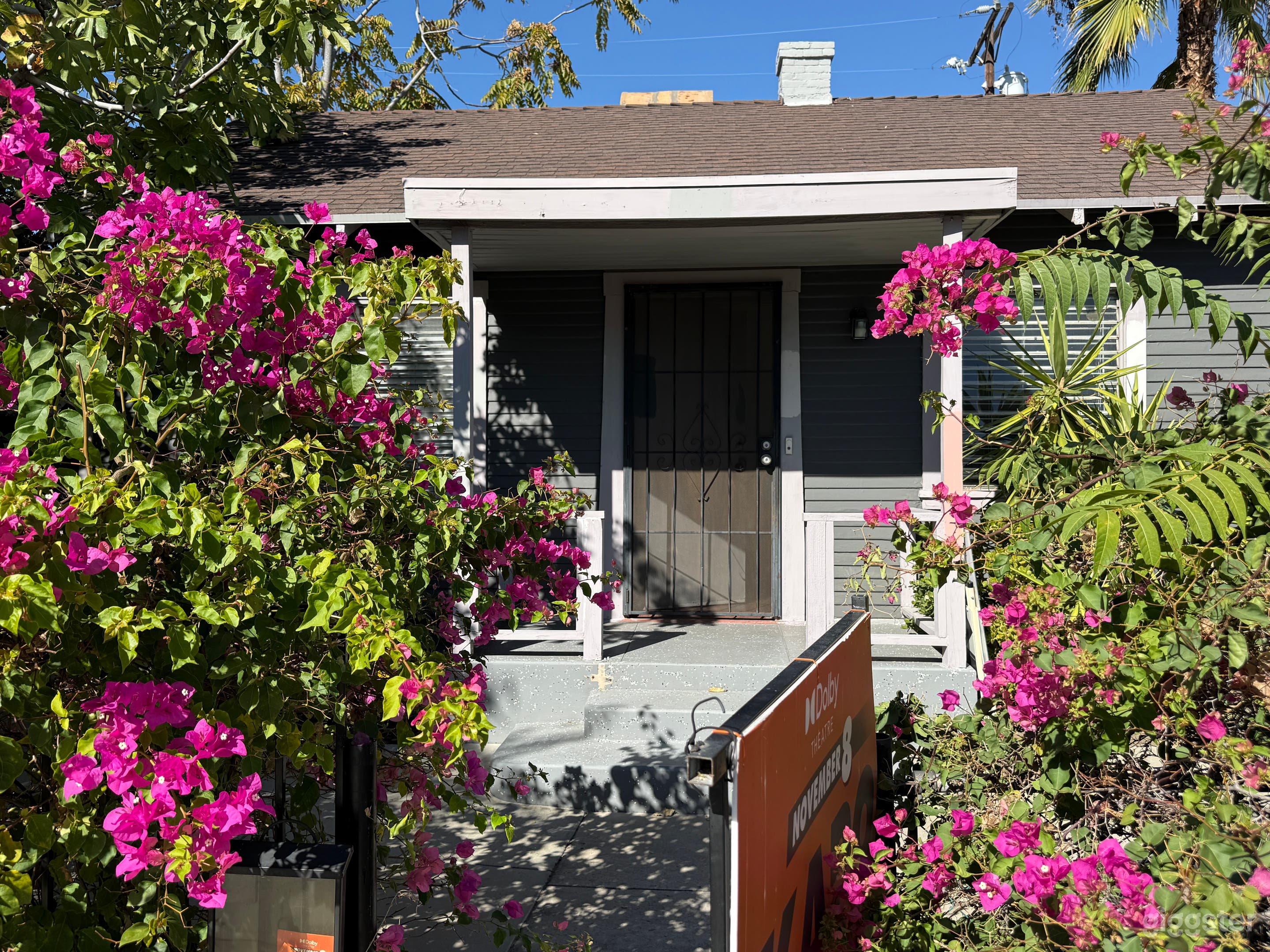 Tiny Unique House next to Starbucks shop Photo 2